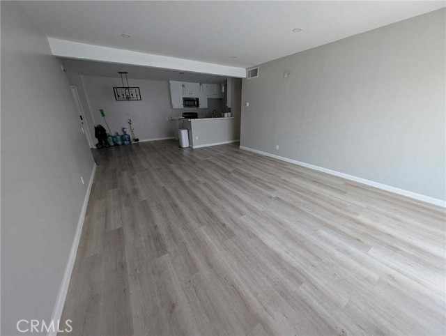 Detail Gallery Image 2 of 15 For 5460 White Oak Avenue #302, Encino,  CA 91316 - 2 Beds | 2 Baths