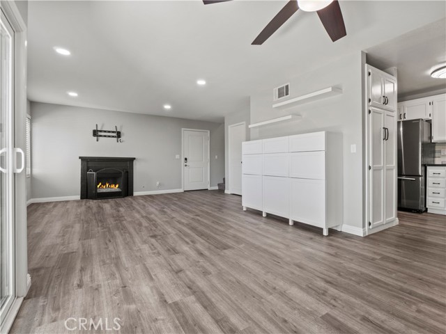 Detail Gallery Image 2 of 31 For 27065 Crossglade Ave #1,  Canyon Country,  CA 91351 - 3 Beds | 2/1 Baths