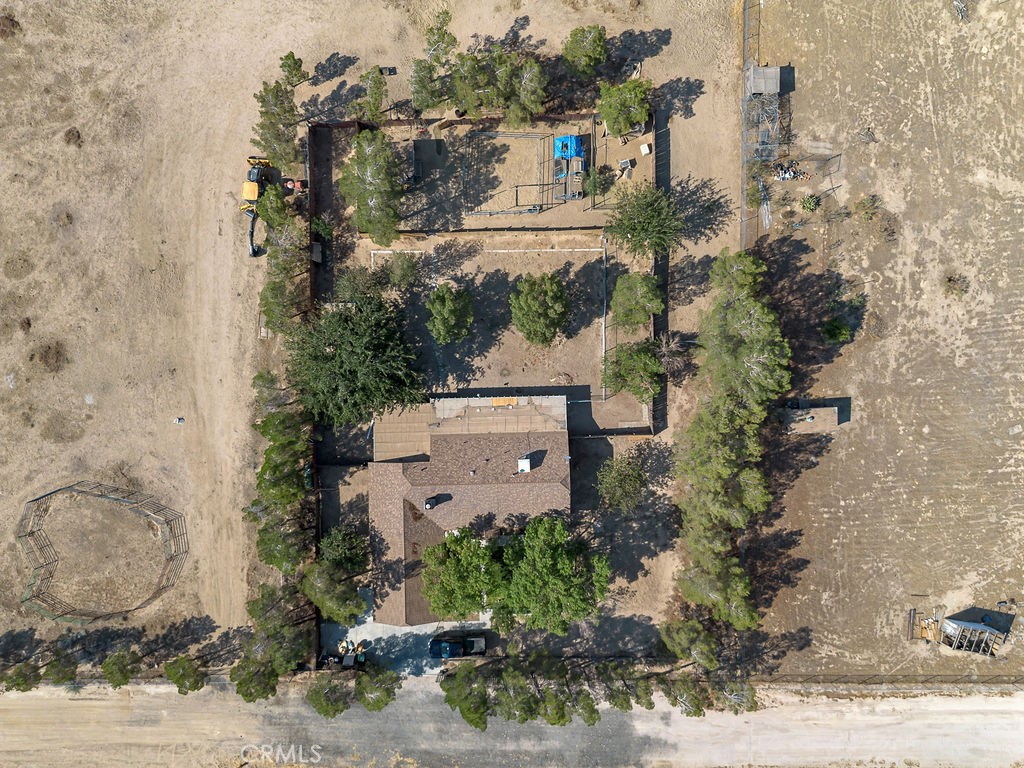 https://media.crmls.org/medias/d11f73aa-adc8-4e52-914b-46810da72442.jpg?preset=X-Large