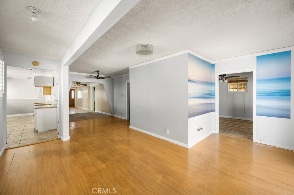 https://media.crmls.org/medias/d11f84da-f69c-45fb-afb6-0bc6f0fade07.jpg?preset=X-Large