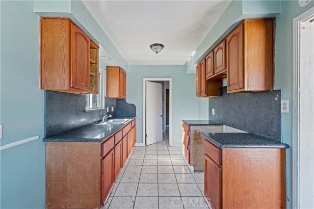 Detail Gallery Image 7 of 21 For 8544 Noble Ave, North Hills,  CA 91343 - 3 Beds | 2 Baths