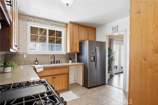 Detail Gallery Image 9 of 61 For 10281 Bouvais, Anaheim,  CA 92804 - 5 Beds | 2 Baths
