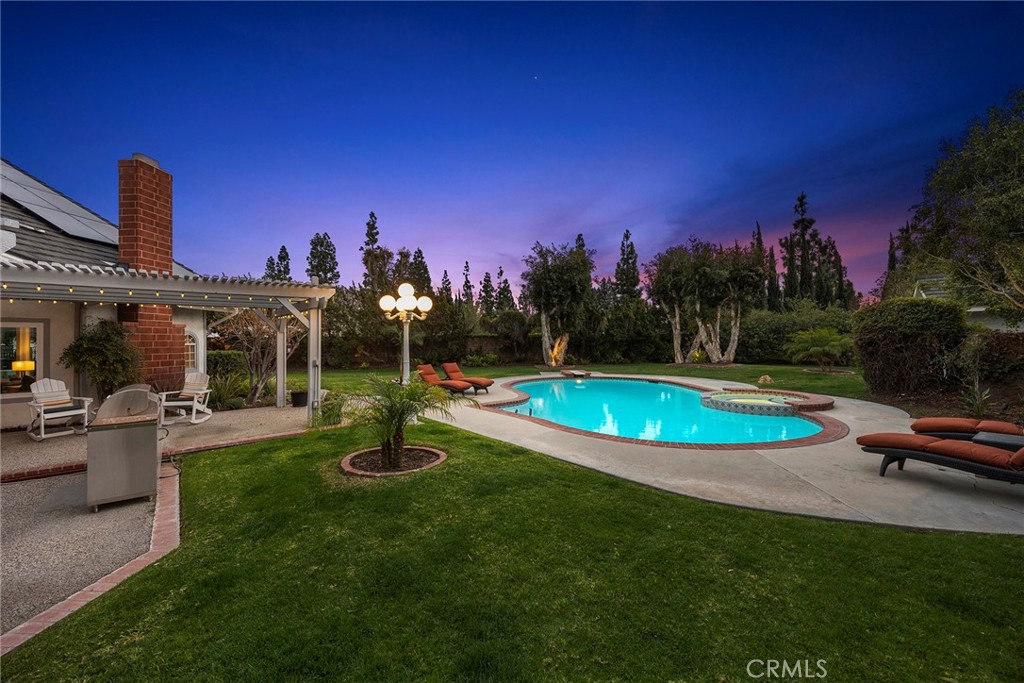 https://media.crmls.org/medias/d1219777-1102-4655-b718-67579ca4d7cc.jpg?preset=X-Large