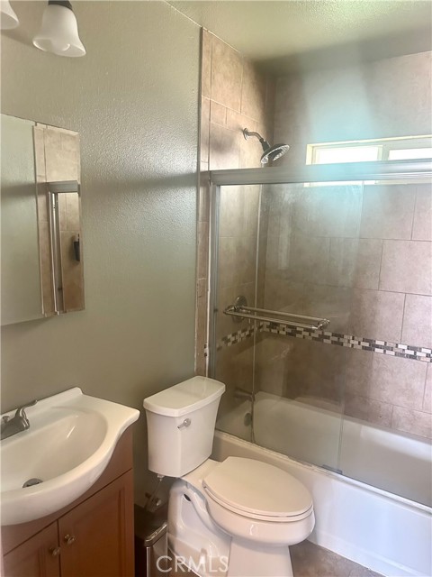 Detail Gallery Image 6 of 6 For 190 W 3rd St, Rialto,  CA 92376 - 2 Beds | 1 Baths