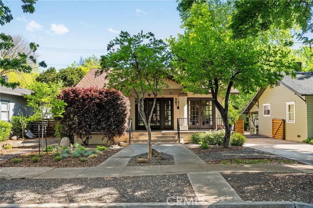 Detail Gallery Image 7 of 73 For 587 E 3rd, Chico,  CA 95928 - 5 Beds | 3 Baths