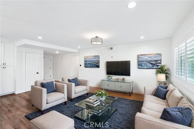 Detail Gallery Image 2 of 18 For 1762 Bern Dr, Corona,  CA 92882 - 4 Beds | 2 Baths