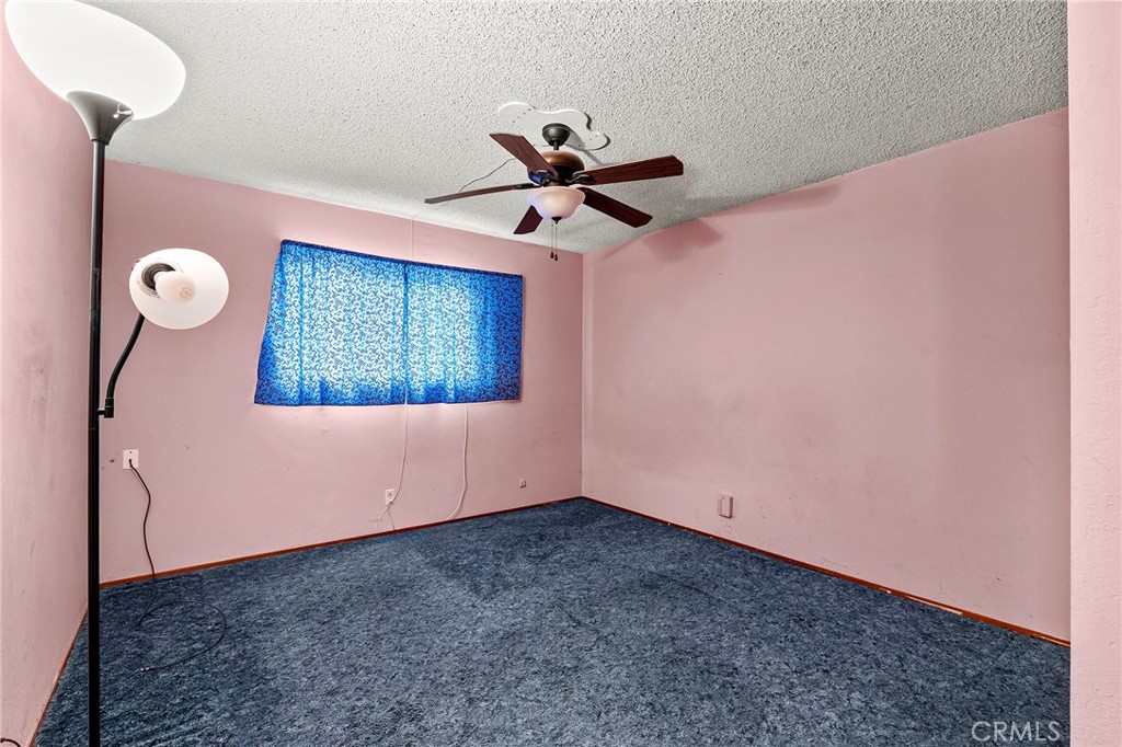 https://media.crmls.org/medias/d1249ff4-2c18-4262-9a5a-d696240fd529.jpg?preset=X-Large
