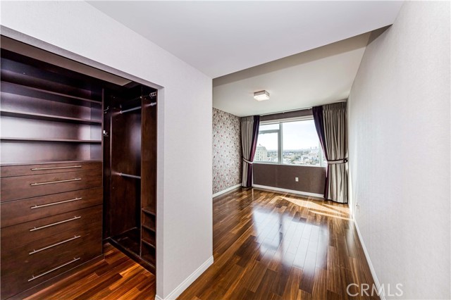 3785 Wilshire Blvd #1709, Los Angeles CA: https://media.crmls.org/medias/d1251d2f-9f73-45df-9a25-0c4285064df8.jpg