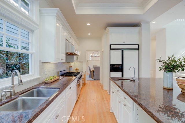 2905 Poinsettia Avenue, Manhattan Beach, California 90266, 5 Bedrooms Bedrooms, ,4 BathroomsBathrooms,Residential,Sold,Poinsettia,SB22039564