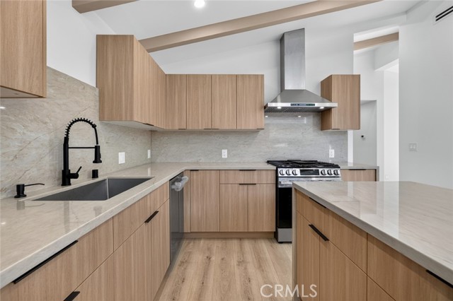 16445 Kingsbury photo 22