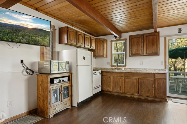 33133 Ridge Road, Arrowbear CA: https://media.crmls.org/medias/d125d624-1cc6-4c23-bd75-46d0c468ebb9.jpg