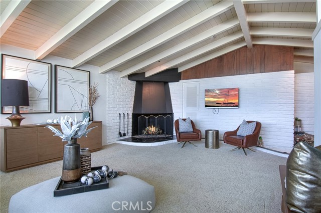 Detail Gallery Image 5 of 42 For 395 Meadow Ln, Newport Beach,  CA 92660 - 3 Beds | 3 Baths