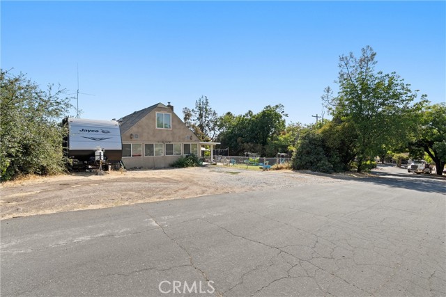 1225 Floral Avenue, Oroville CA: https://media.crmls.org/medias/d1295c9c-25b8-416d-b4e6-9c7ffeeed8be.jpg