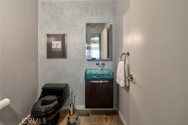 12841 Bloomfield Street, Studio City CA: https://media.crmls.org/medias/d12a2b0e-7b8f-4740-9fb5-2c477284d09f.jpg