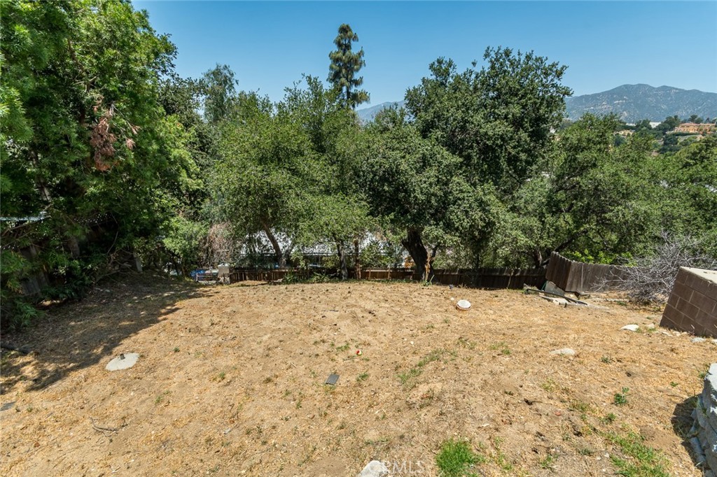 https://media.crmls.org/medias/d12a5009-c56b-46fc-a06c-6675956c0b13.jpg?preset=X-Large