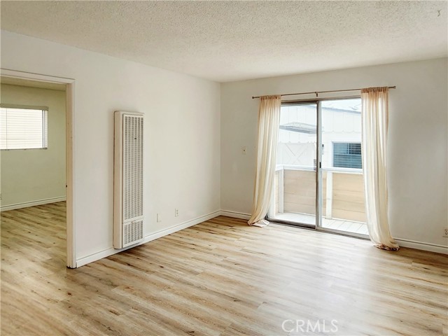 Detail Gallery Image 4 of 17 For 326 10th Place, Manhattan Beach,  CA 90266 - 3 Beds | 2 Baths
