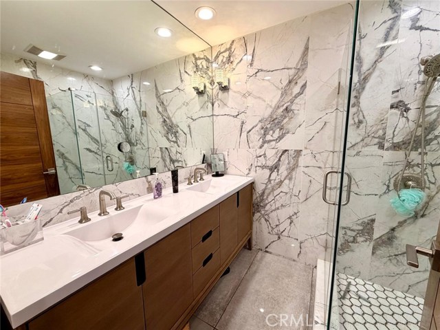 Detail Gallery Image 10 of 30 For 3007 3009 S Hobart, Los Angeles,  CA 90018 - 5 Beds | 4 Baths