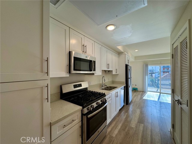 1025 S Berendo Street, Los Angeles CA: https://media.crmls.org/medias/d12a8ec2-5358-4f5a-b568-693dd999da90.jpg