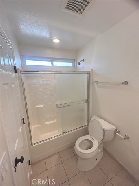 Detail Gallery Image 14 of 32 For 2641 Santa Ana Ave #D,  Costa Mesa,  CA 92627 - 3 Beds | 3/1 Baths