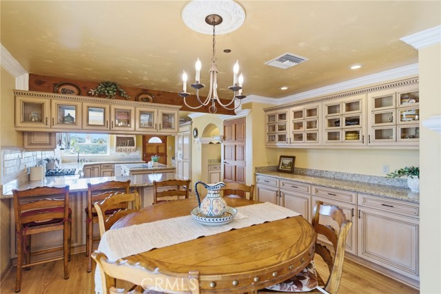 Detail Gallery Image 12 of 44 For 29952 Louis Ave, Canyon Country,  CA 91351 - 5 Beds | 4 Baths