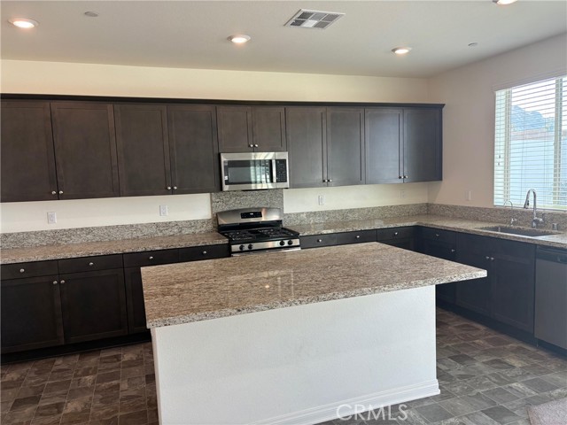 6598 Smith Rock Court, Jurupa Valley CA: https://media.crmls.org/medias/d12d05f7-f726-45c9-ad42-139636ab7064.jpg