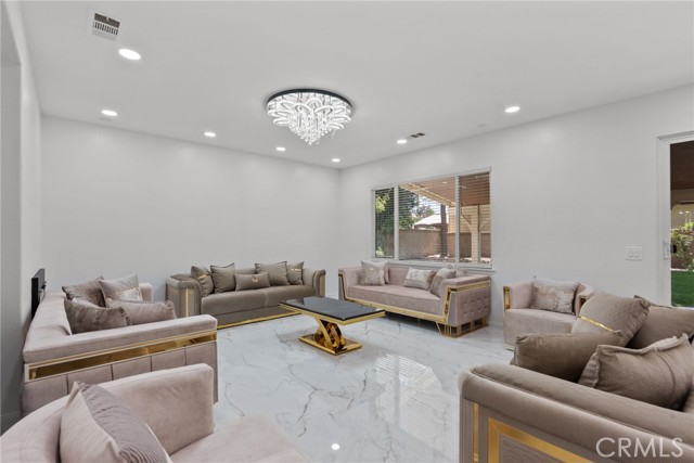 Detail Gallery Image 10 of 30 For 3630 Pillsbury, Lancaster,  CA 93536 - 5 Beds | 3 Baths