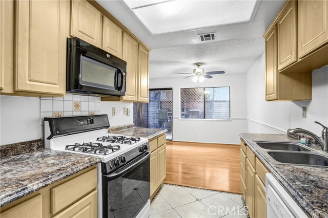 Detail Gallery Image 11 of 30 For 1110 Strawberry, Glendora,  CA 91740 - 2 Beds | 3 Baths