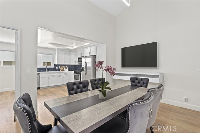 Detail Gallery Image 8 of 23 For 21535 Erwin St #131,  Woodland Hills,  CA 91367 - 2 Beds | 2 Baths