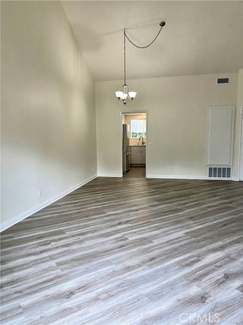 Detail Gallery Image 5 of 18 For 24324 Val Verde Ct #224,  Laguna Hills,  CA 92653 - 2 Beds | 2 Baths