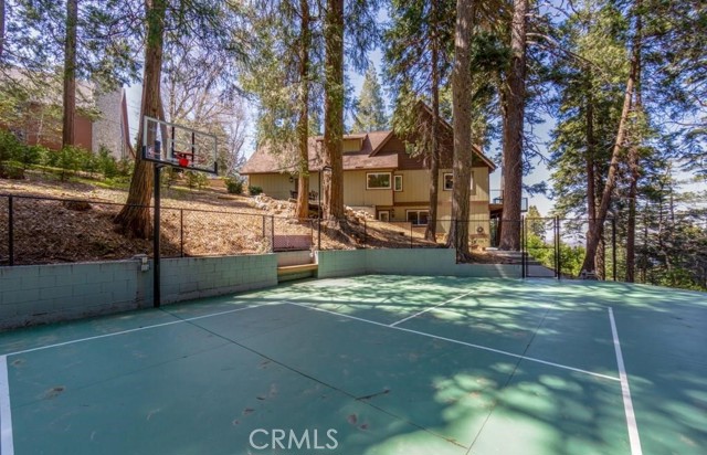 Detail Gallery Image 4 of 69 For 733 Crest Estates Dr, Lake Arrowhead,  CA 92352 - 5 Beds | 3/1 Baths