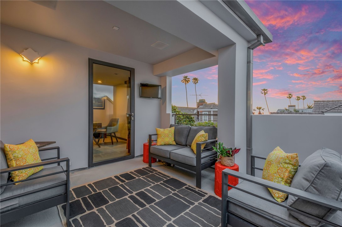 Detail Gallery Image 36 of 41 For 2314 Pacific Dr, Corona Del Mar,  CA 92625 - 2 Beds | 2/1 Baths