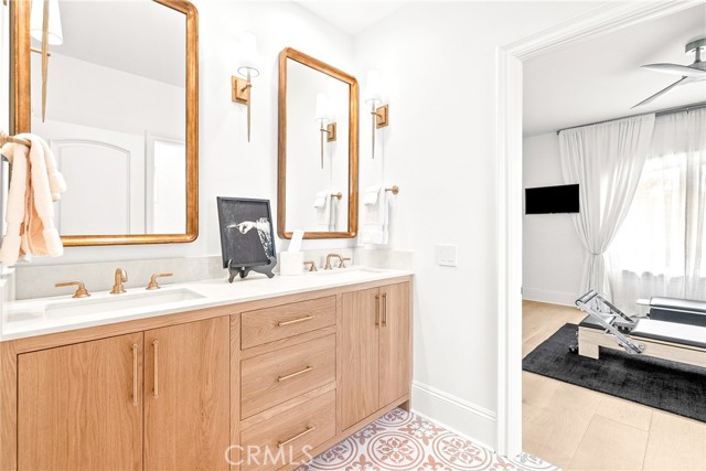 23477 Park Colombo, Calabasas CA: https://media.crmls.org/medias/d1328a3f-a4fe-47a2-847e-06ebf7cdb1ab.jpg