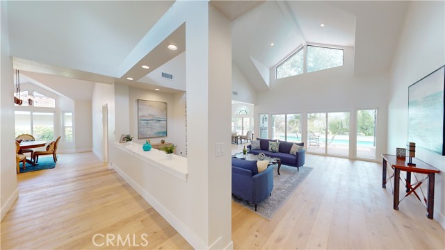 Detail Gallery Image 9 of 56 For 370 Cherry Hills Ct, Thousand Oaks,  CA 91320 - 3 Beds | 3/1 Baths