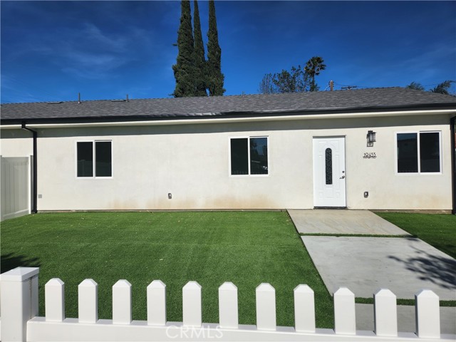 Detail Gallery Image 2 of 12 For 19453 Strathern St, Reseda,  CA 91335 - 3 Beds | 2/1 Baths