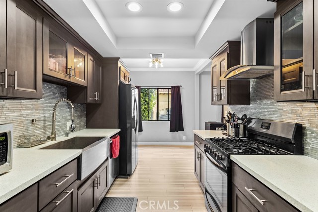 Detail Gallery Image 13 of 26 For 17500 Sherman Way #102,  Van Nuys,  CA 91406 - 3 Beds | 2 Baths