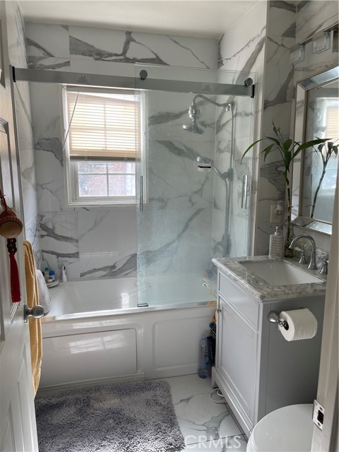 Detail Gallery Image 10 of 20 For 1416 Orange, Long Beach,  CA 90813 - 6 Beds | 4 Baths