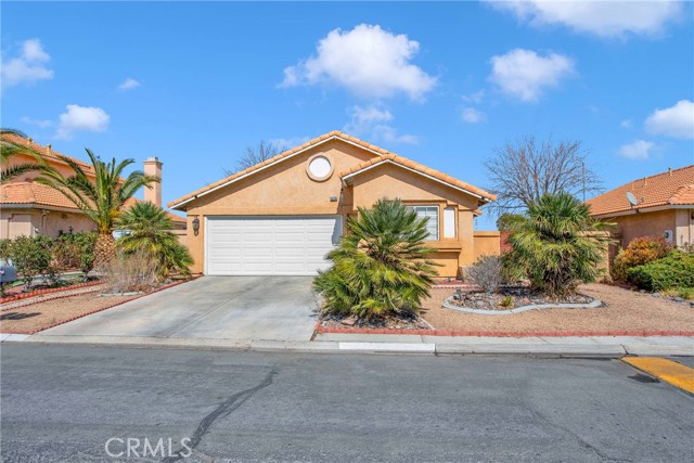 Detail Gallery Image 3 of 47 For 16236 Bridgewood Ln, Victorville,  CA 92395 - 3 Beds | 2 Baths