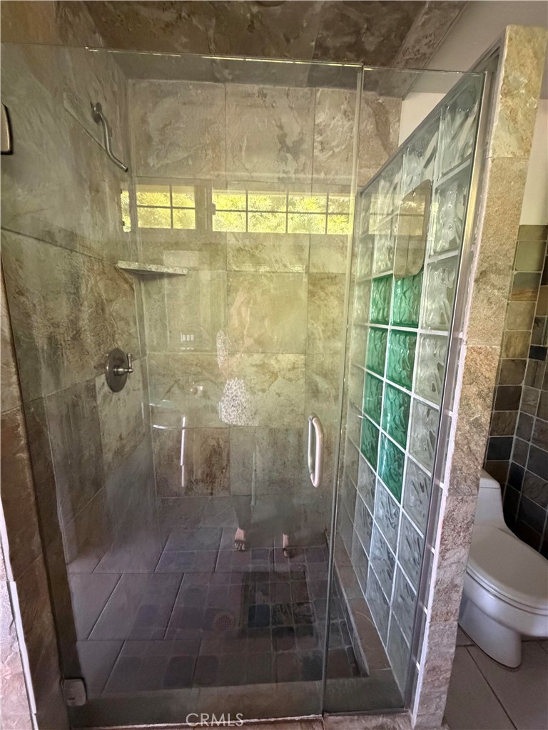 https://media.crmls.org/medias/d135589e-8920-4d58-a21b-73c714d75779.jpg?preset=X-Large