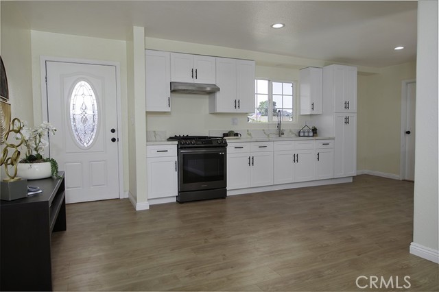 Detail Gallery Image 7 of 22 For 1891 Moore St, Simi Valley,  CA 93065 - 4 Beds | 2/1 Baths