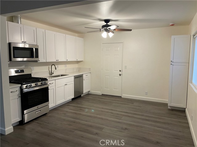 Detail Gallery Image 2 of 9 For 811 S Joy St #B,  Corona,  CA 92879 - 2 Beds | 1 Baths