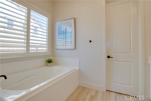 208 Luna Way, Hollister CA: https://media.crmls.org/medias/d1363ba1-113a-4a13-94c0-574e98230129.jpg