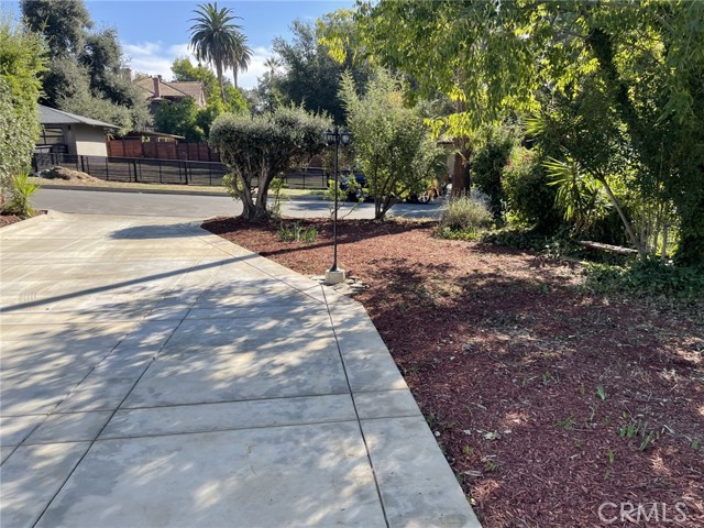 Detail Gallery Image 2 of 17 For 2379 Oliveras Ave, Altadena,  CA 91001 - 2 Beds | 1 Baths