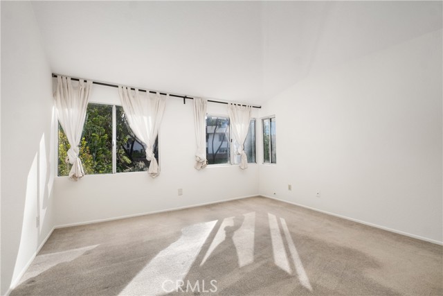 212 Santa Rosa Court, Laguna Beach CA: https://media.crmls.org/medias/d1372524-56fe-4db1-9697-ef76d73fc4b4.jpg