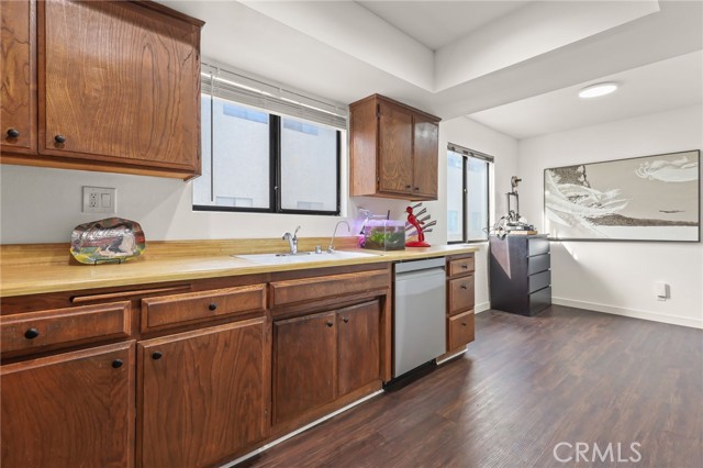 Detail Gallery Image 8 of 38 For 13243 Vanowen #2,  North Hollywood,  CA 91605 - 2 Beds | 3 Baths