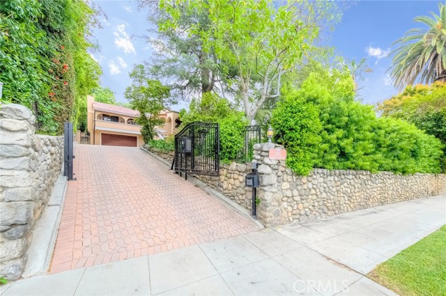 516 Orange Grove Avenue, South Pasadena CA: https://media.crmls.org/medias/d137c858-b750-4cd3-a61e-6043f5e4e389.jpg