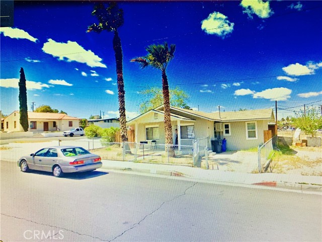 220 S 2nd Ave, Barstow, CA 92311