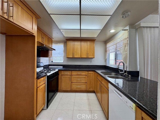 Detail Gallery Image 6 of 22 For 402 S Garfield Ave #15,  Alhambra,  CA 91801 - 3 Beds | 3 Baths