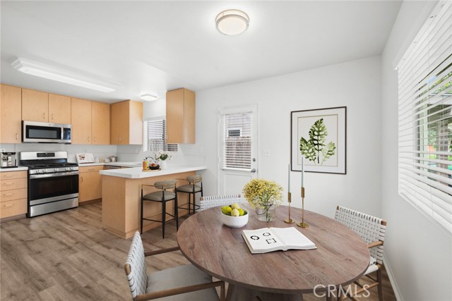 Detail Gallery Image 5 of 13 For 375 Woodland Pl a,  Costa Mesa,  CA 92627 - 3 Beds | 1/1 Baths