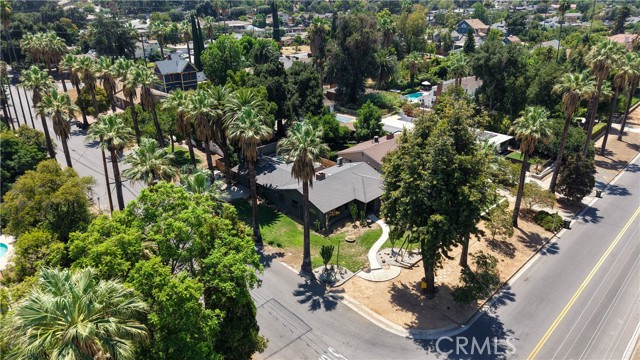 1105 W Highland Avenue, Redlands CA: https://media.crmls.org/medias/d13b4d12-5afd-4875-a2eb-9ac4ef9ea0a8.jpg