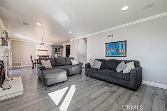 Detail Gallery Image 17 of 47 For 27933 Honeycomb Dr, Saugus,  CA 91350 - 4 Beds | 2/1 Baths